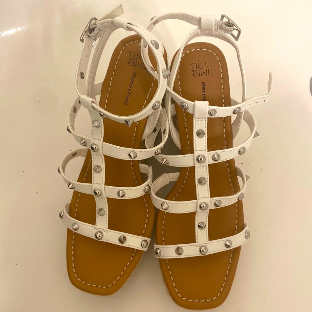 Time and Tru studded white strap wedge heels Womens size 9 memory foam